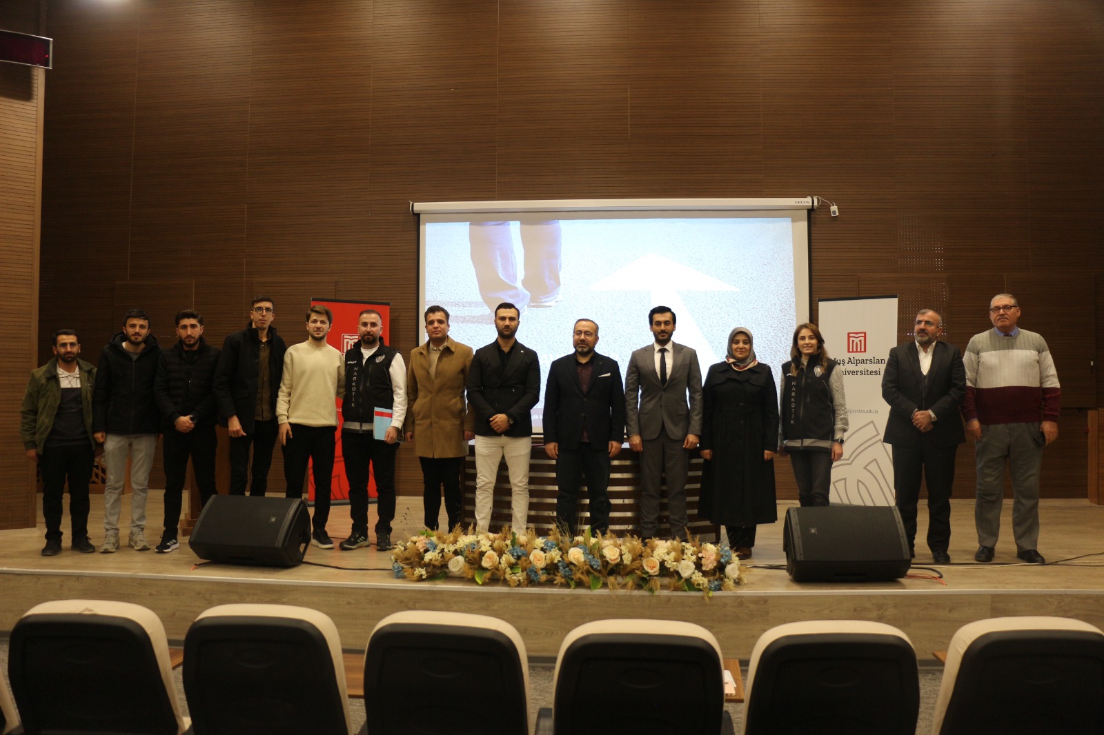 hayat-seninle-daha-guzel-semineri-ilahiyat-fakultesinde-gerceklestirildi-8498