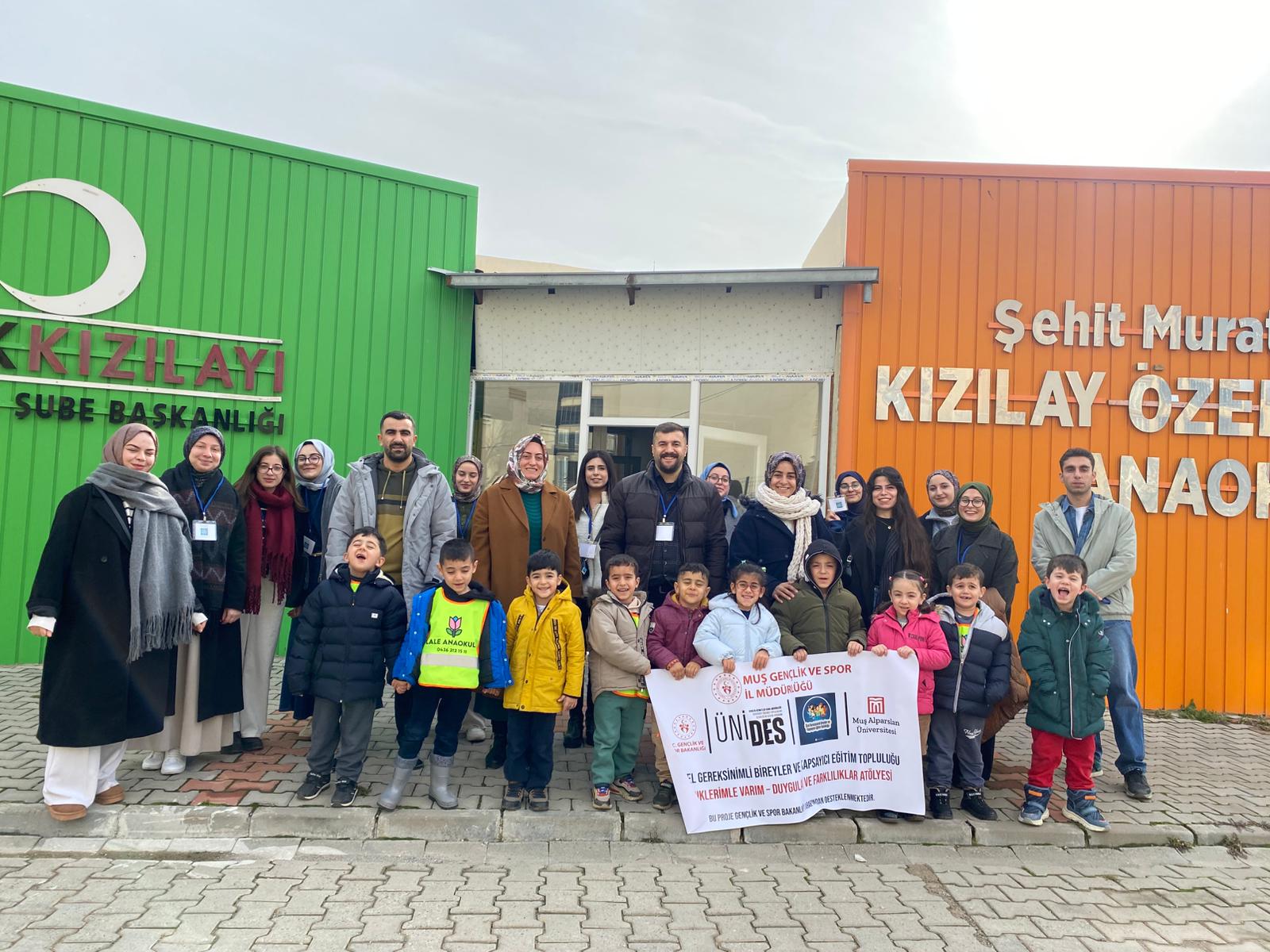 renklerimle-varim-duygular-ve-farkliliklar-atolyesi-projesi-kapsaminda-tersine-kaynastirma-uygulamasi-gerceklestirildi-8503