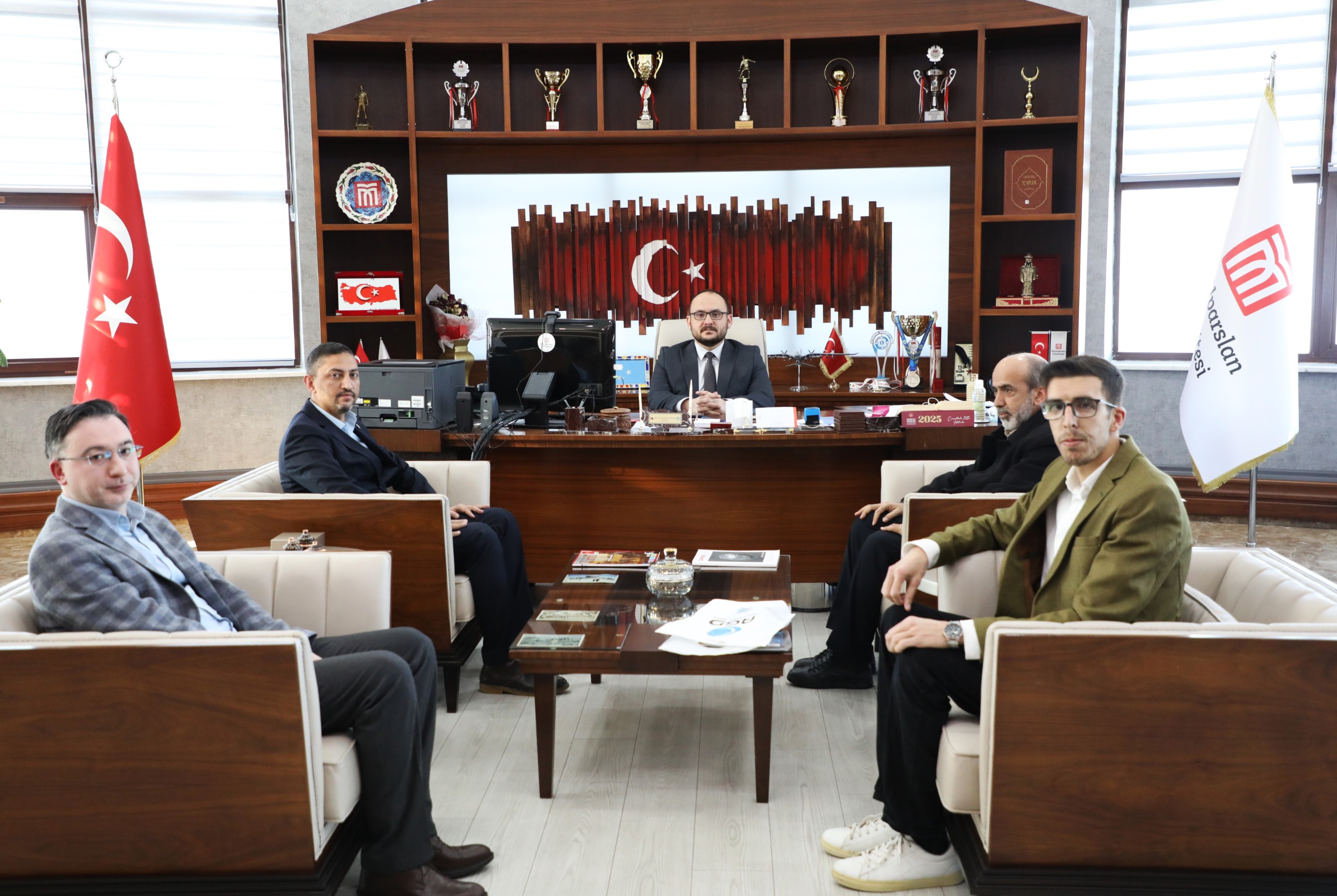 anadolu-genclik-dernegi-ve-milli-genclik-vakfi-temsilcilerinden-rektorumuze-ziyaret-8546