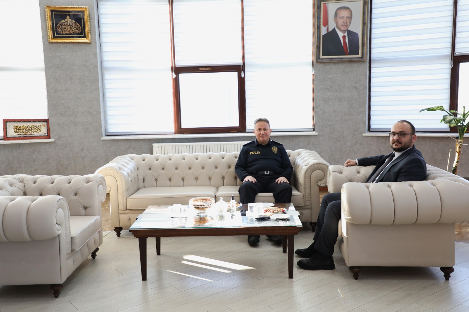 mus-il-emniyet-muduru-melih-kuzudisliden-rektorumuze-iadeiziyaret-8548