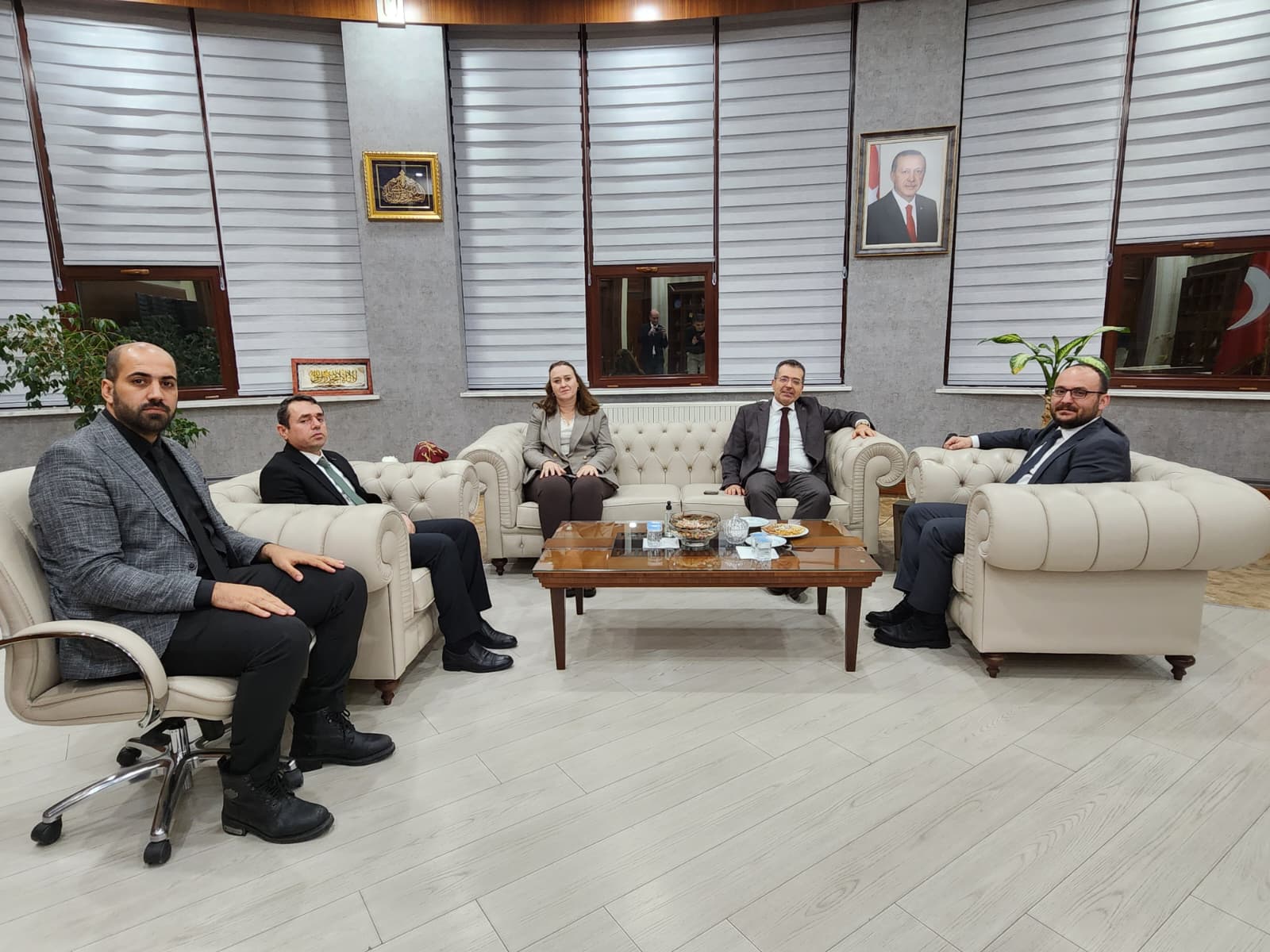 rektorumuz-meteoroloji-genel-muduru-ve-heyetini-agirladi-8584