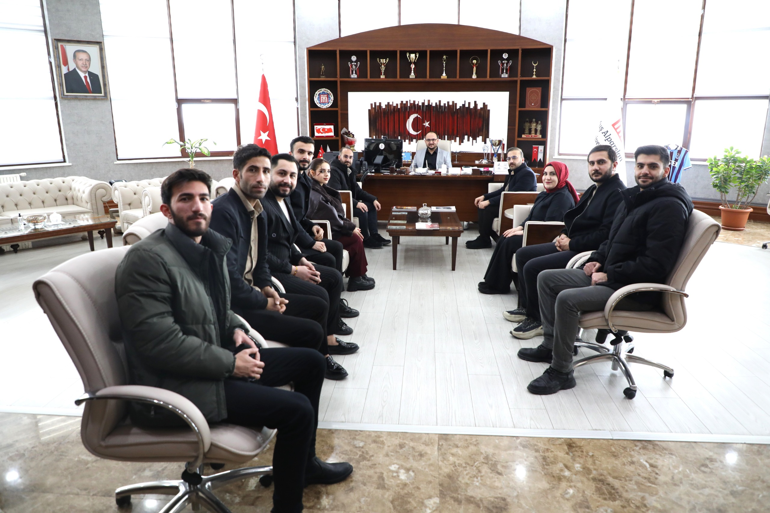 ak-parti-mus-genclik-kollarindan-rektorumuze-ziyaret-8645