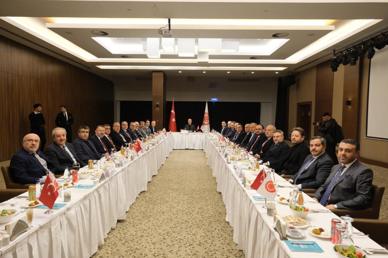 yok-baskani-prof-dr-erol-ozvarin-katilimiyla-istisare-toplantisi-duzenlendi-8649