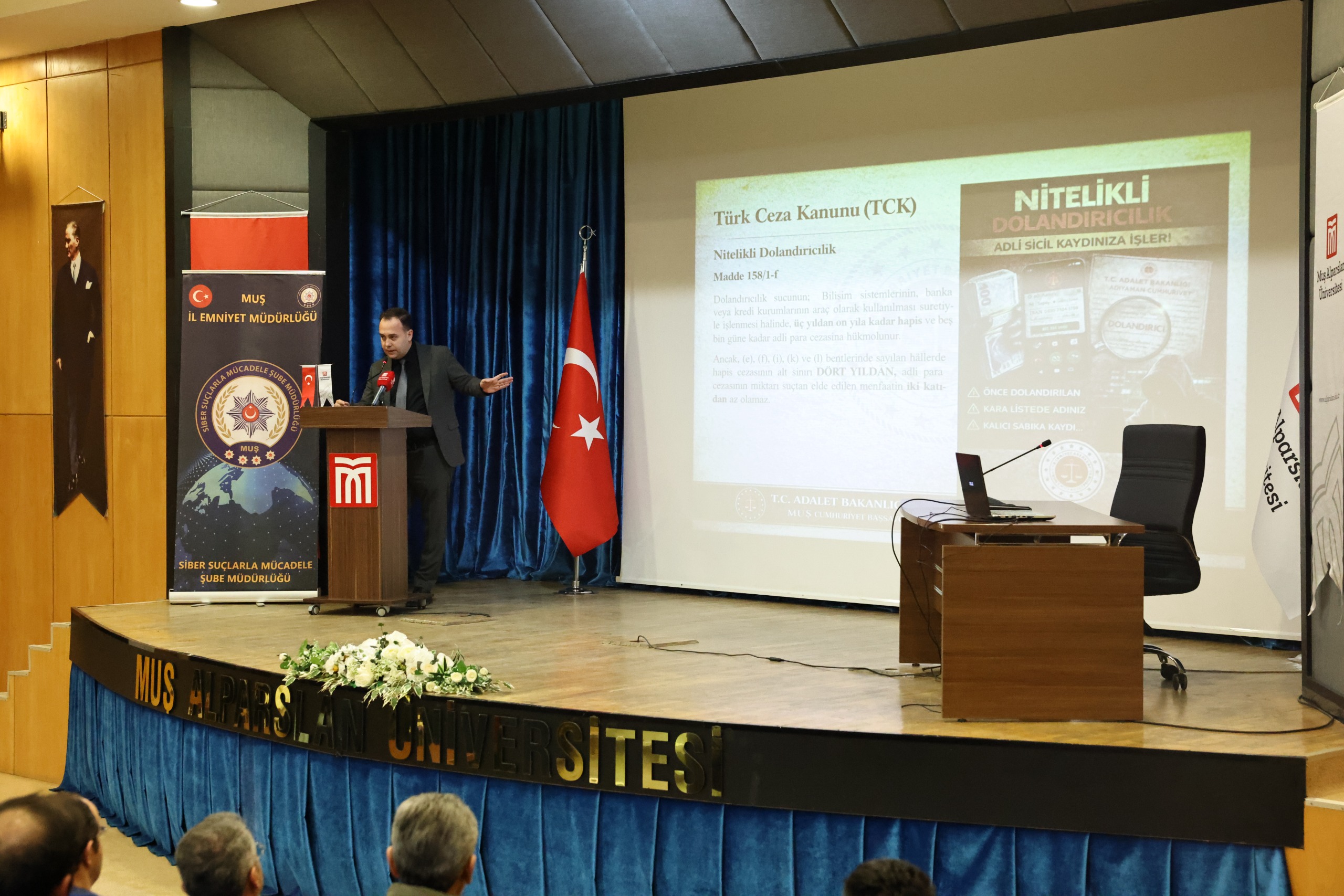 dijital-cagin-gizli-tehdidi-dolandiricilik-ve-hesap-kullanimi-konulu-konferans-universitemizde-yogun-katilimla-gerceklestirildi-8711