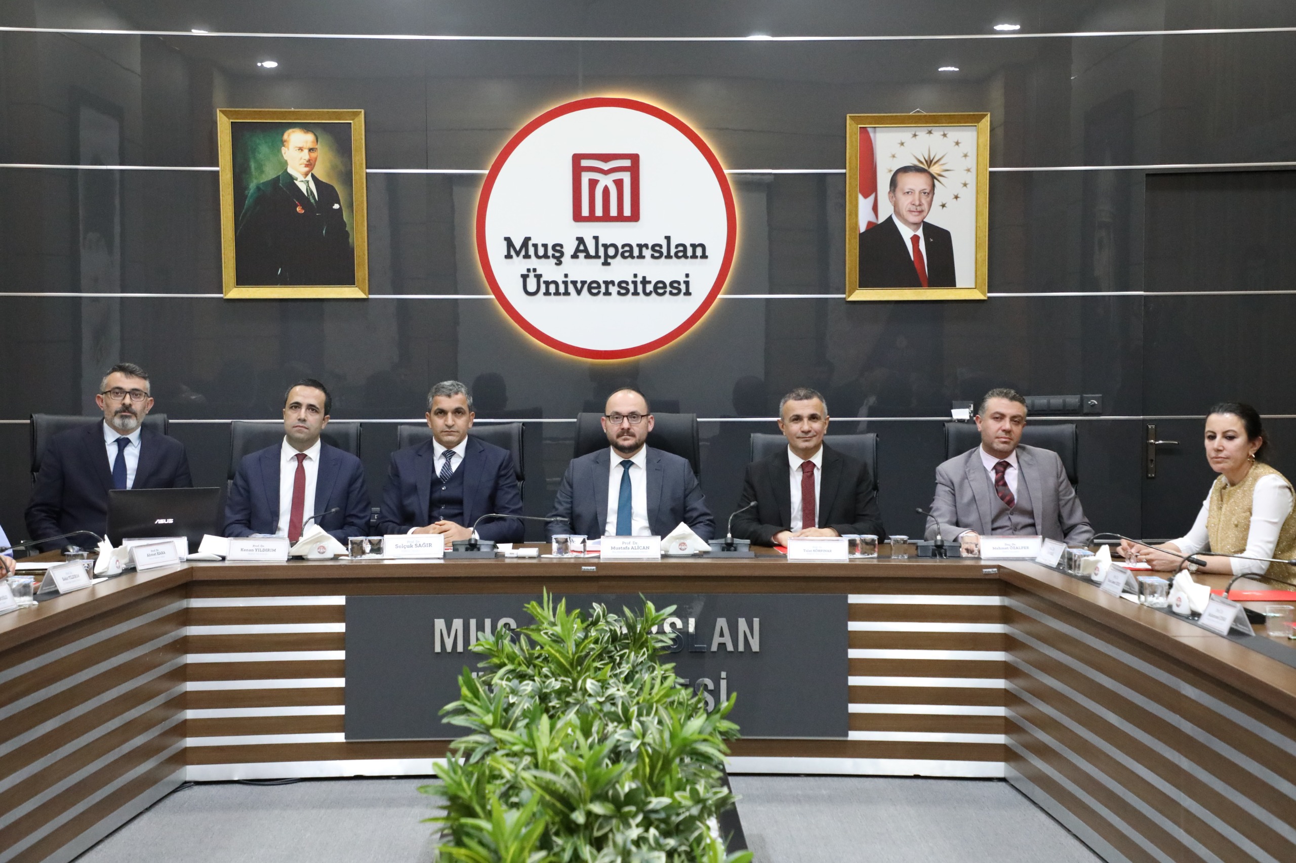 universitemiz-senato-toplantisi-rektorumuz-baskanliginda-gerceklestirildi-8858