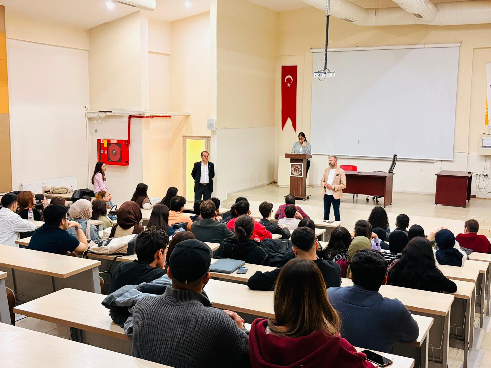 ingiliz-dili-egitimi-ana-bilim-dalindan-oncu-bir-etkinlik-model-united-nations-mun-icin-start-verildi-8994