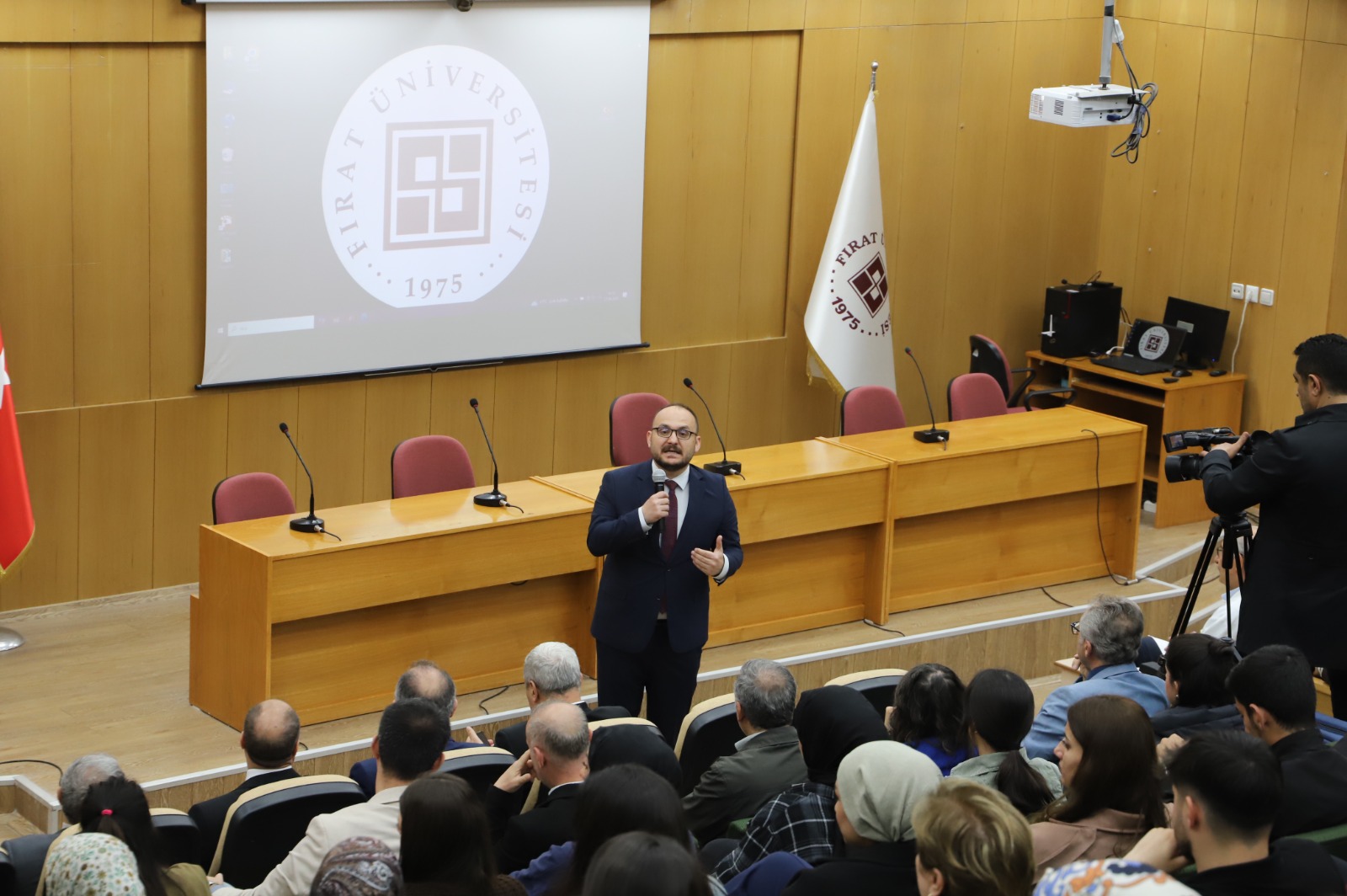 rektorumuz-prof-dr-mustafa-alican-firat-universitesinde-konusma-gerceklestirdi-8996