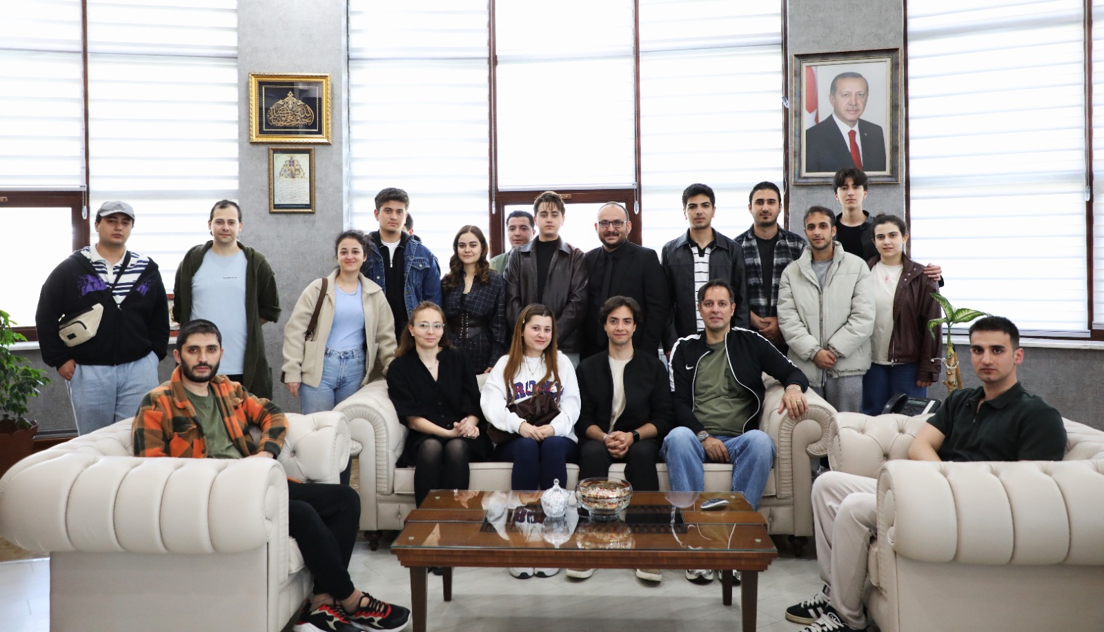 malatya-turgut-ozal-universitesi-tiyatro-ekibi-rektorumuzu-ziyaret-etti-9063