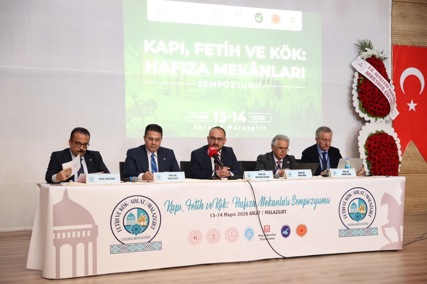 kapi-fetih-ve-kok-hafiza-mekanlari-sempozyumunda-malazgirtin-hafizasi-konusuldu-9144