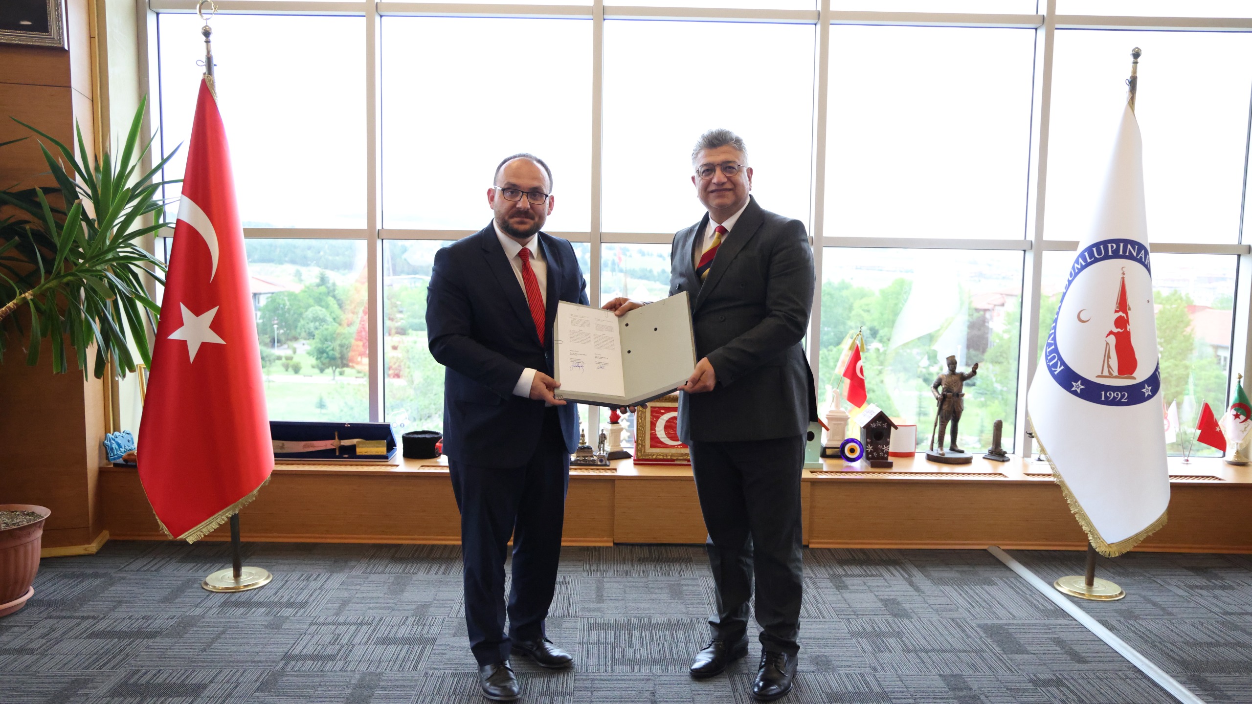 universitemiz-ile-kutahya-dumlupinar-universitesi-arasinda-is-birligi-protokolu-imzalandi-9235