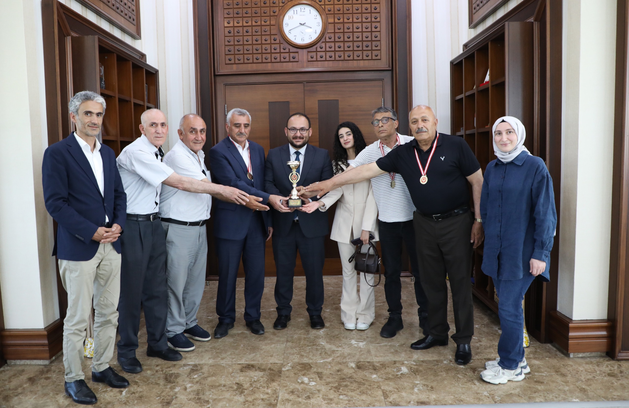 rektorumuz-60-tazelenme-universitesi-bocce-takimini-agirladi-9236