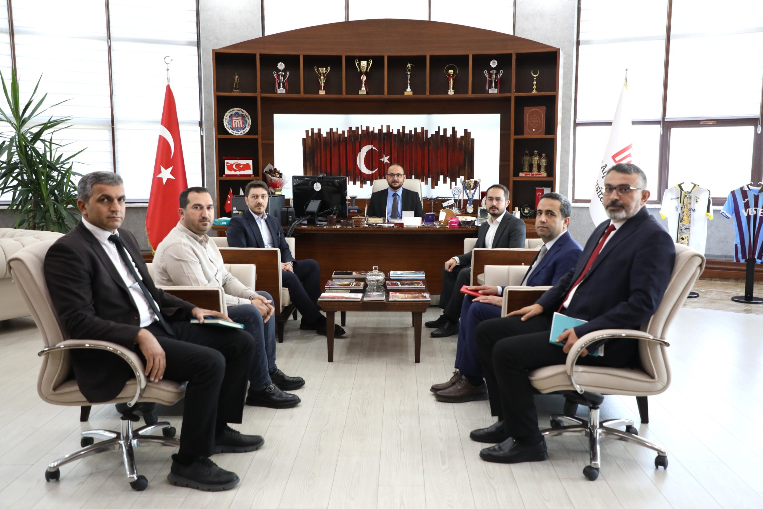 yildiz-teknik-universitesi-teknopark-heyetinden-rektorumuze-ziyaret-9237