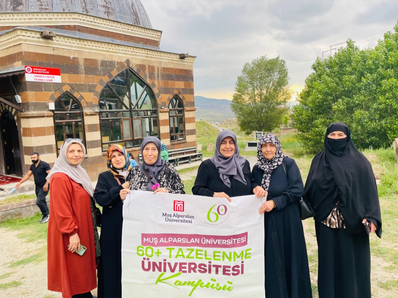 60-tazelenme-universitesi-ogrencileri-agrinin-tarihi-ve-kulturel-miraslarini-kesfetti-9279