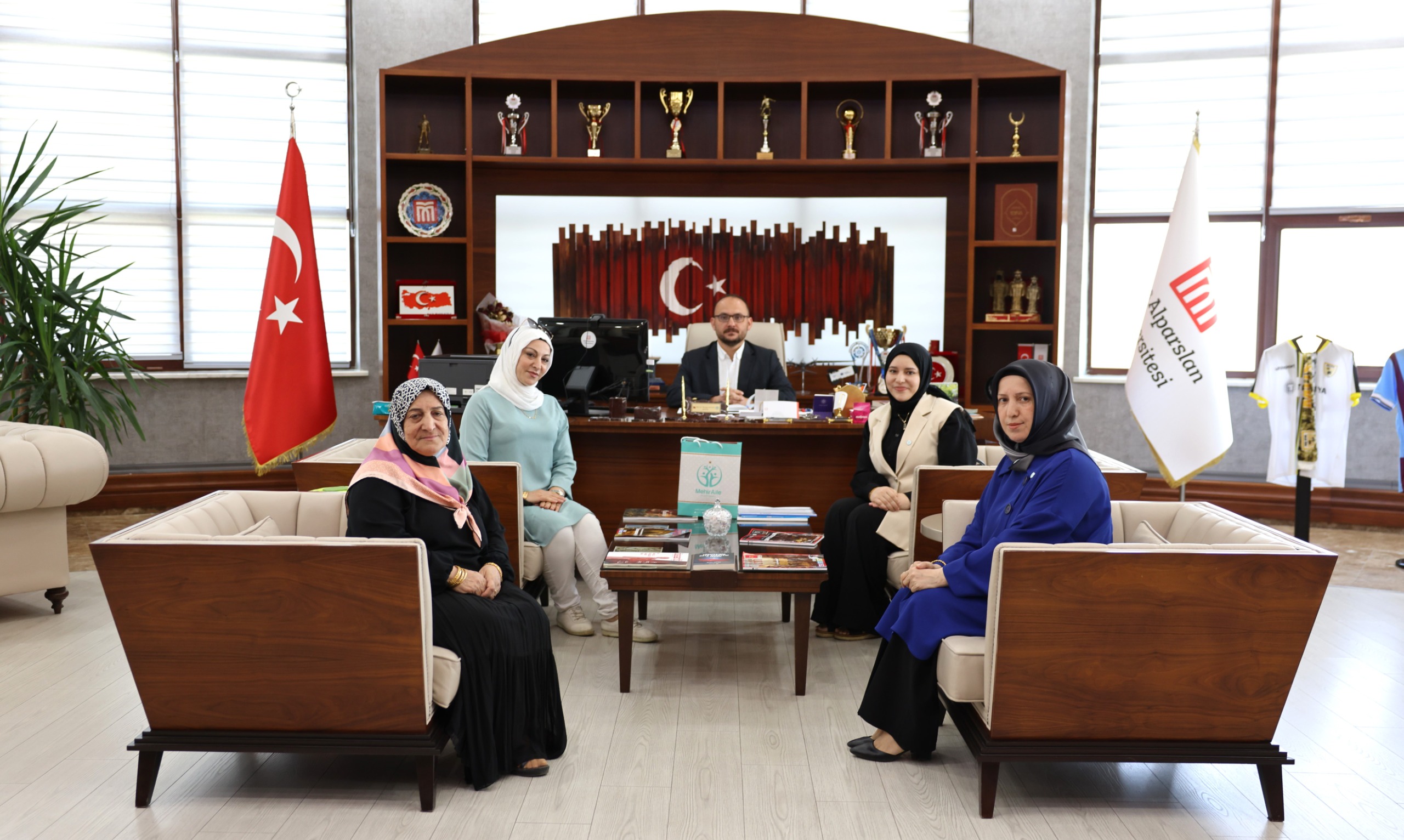 mus-mehir-aile-platformundan-rektorumuze-ziyaret-9284