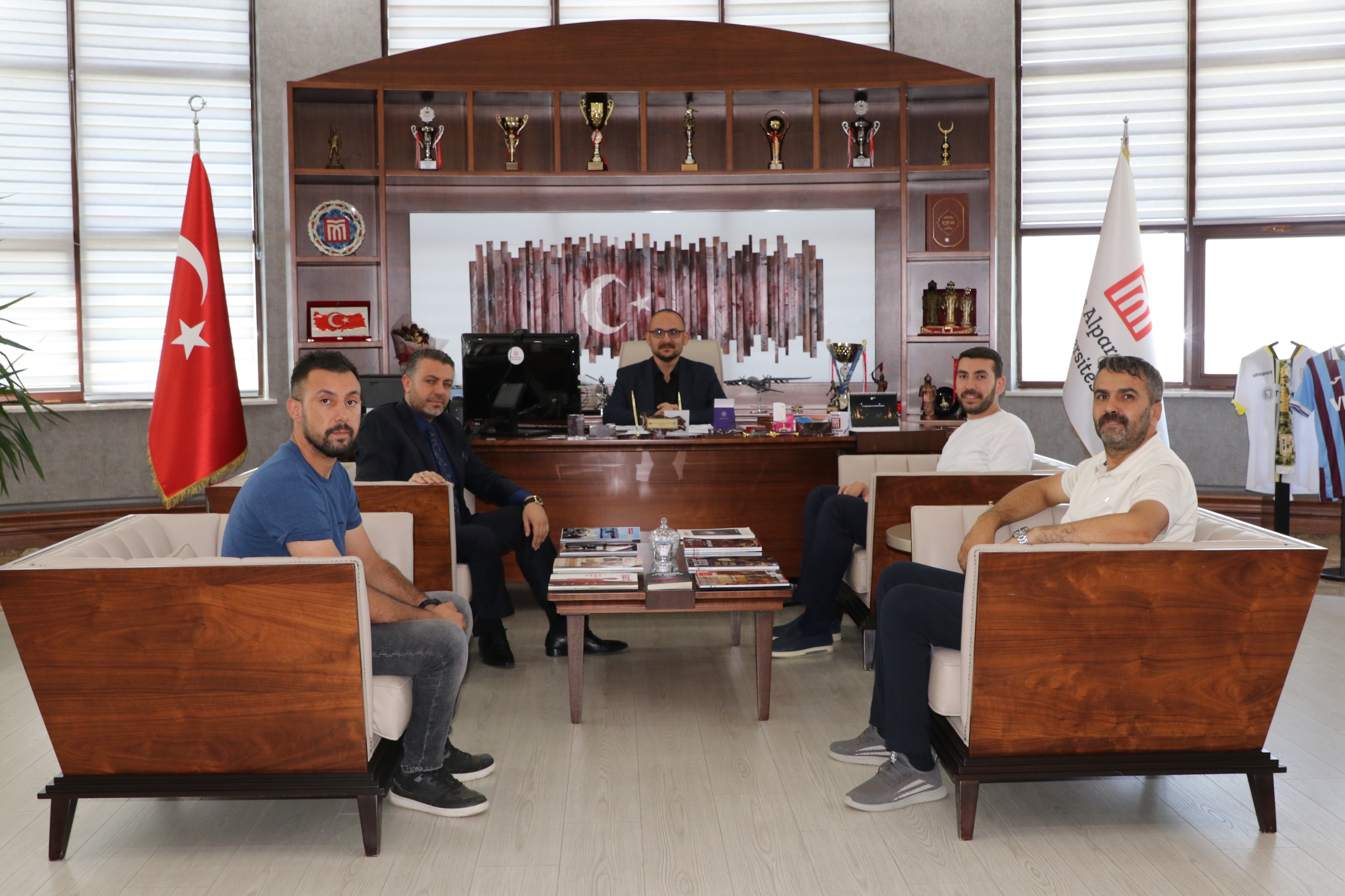 rektorumuz-tugva-mus-il-temsilcisi-hasan-basri-meric-ve-beraberindeki-heyeti-agirladi-9362