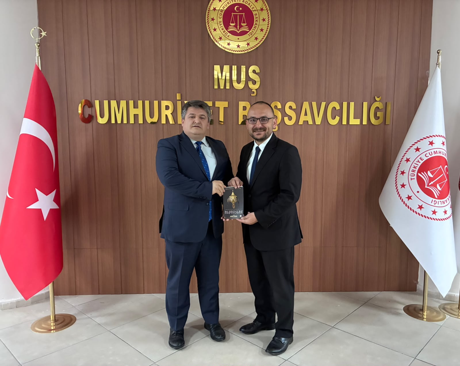 rektorumuzden-mus-cumhuriyet-bassavcisi-huseyin-kacara-hayirli-olsun-ziyareti-9368