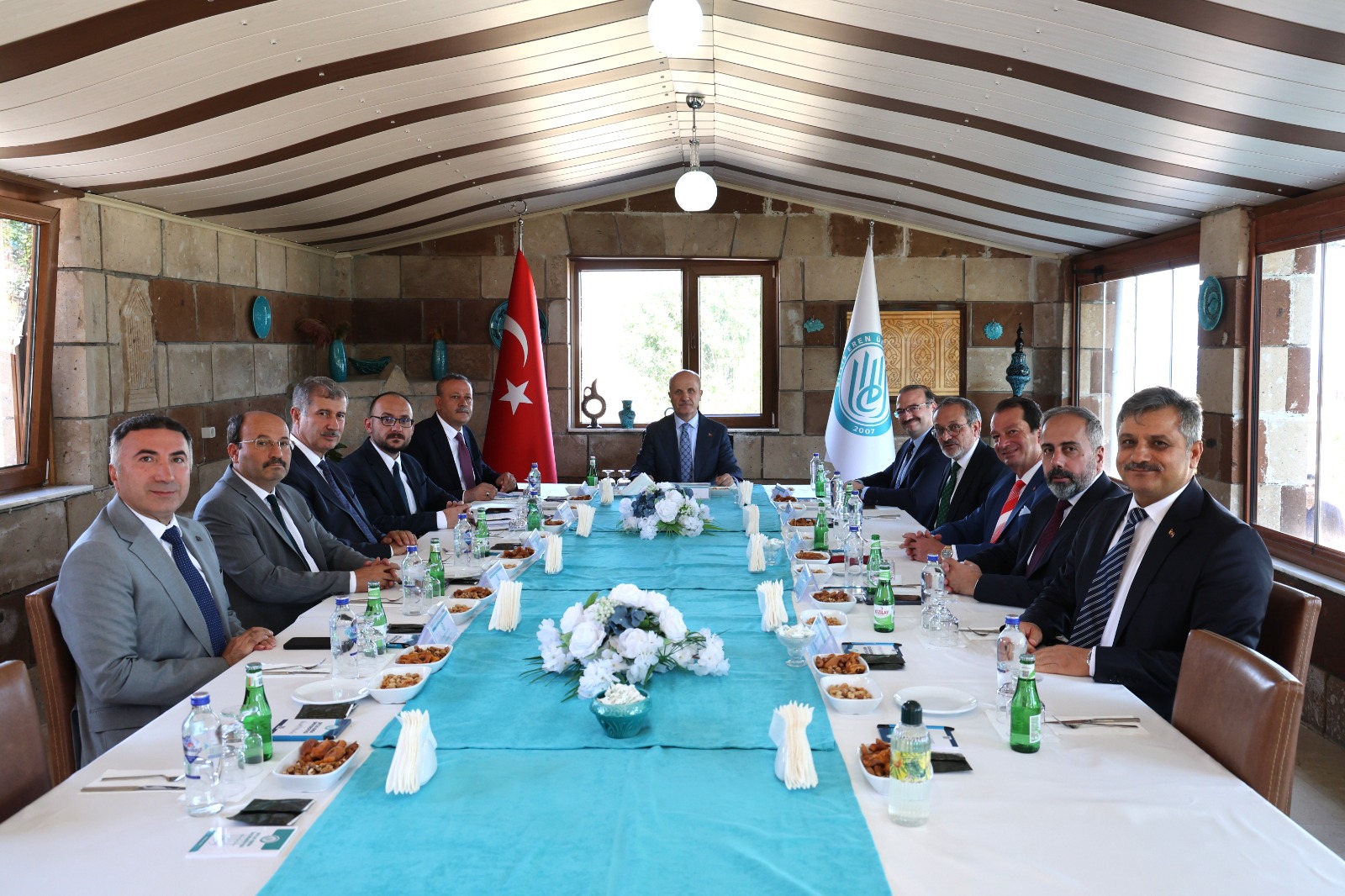 rektorumuz-yok-baskani-ozvarin-bolge-universiteleriyle-gerceklestirdigi-toplantiya-katildi-9404