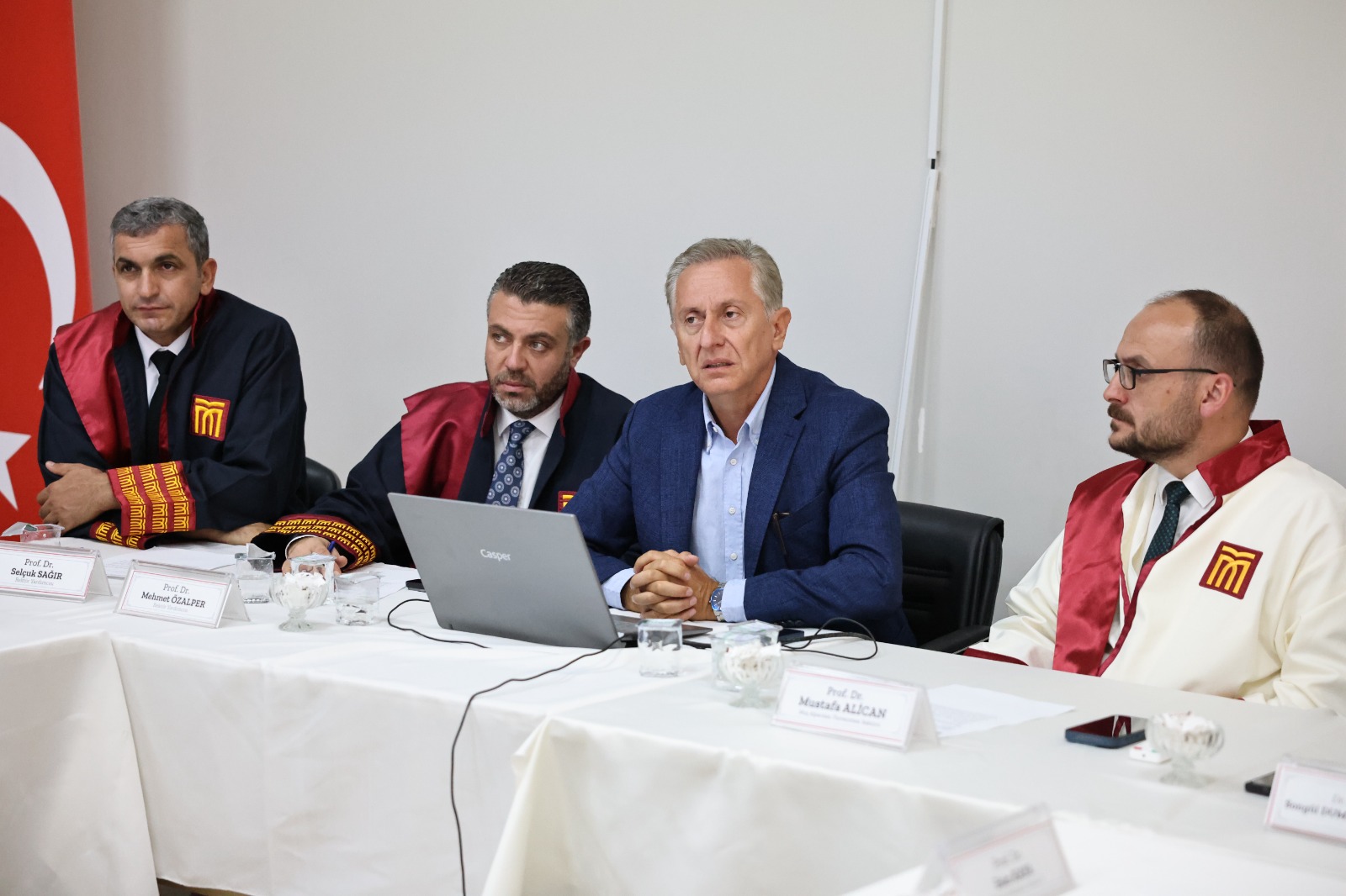universitemiz-senatosuna-malazgirt-savas-alani-arkeolojisi-anlatildi-9410