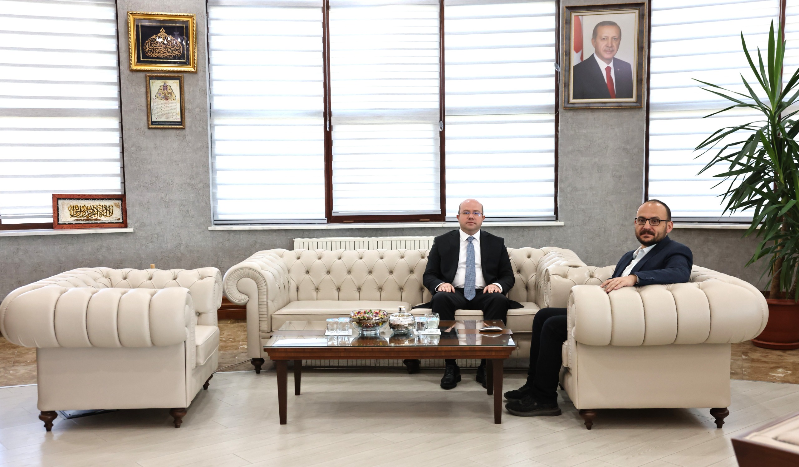 rektorumuz-prof-dr-mustafa-alican-vali-yardimcisi-metin-baskini-makaminda-agirladi-9430