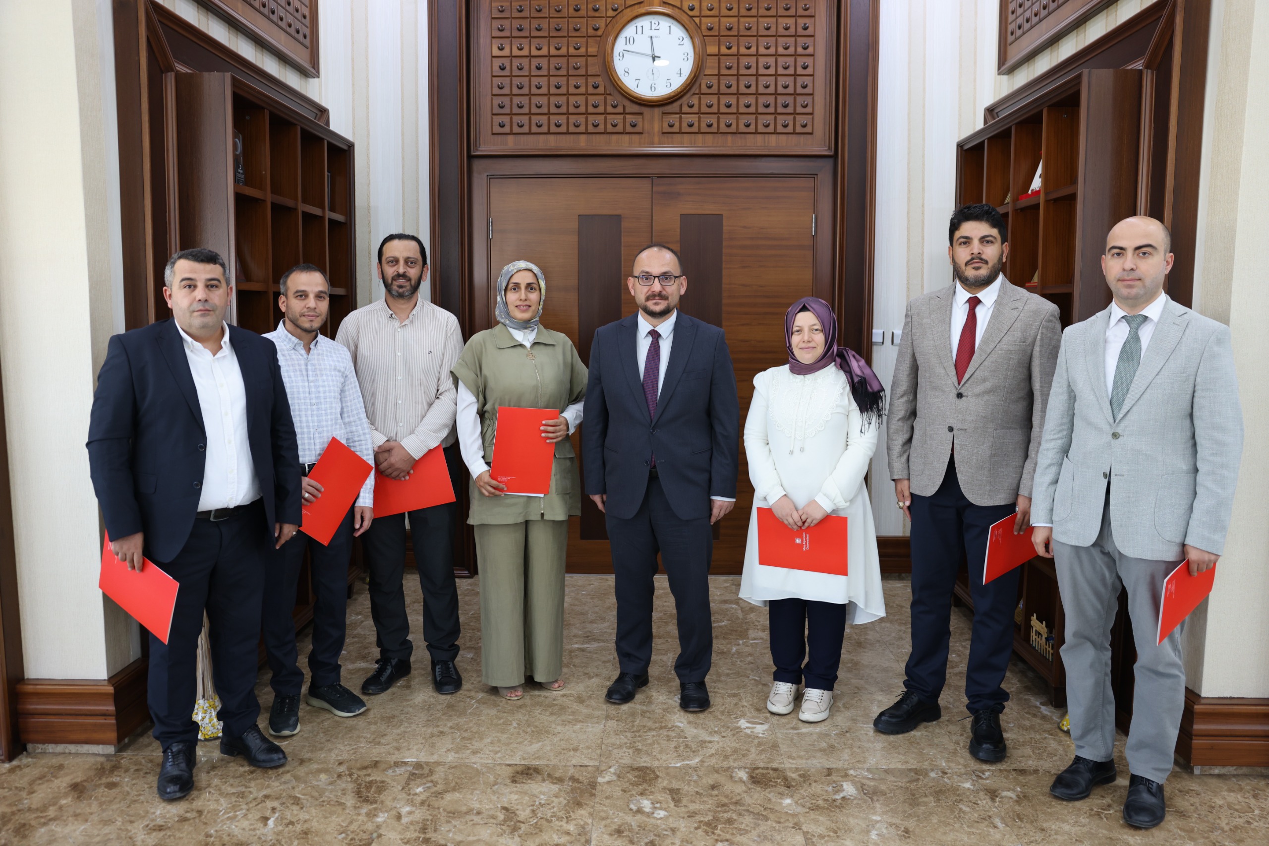 rektorumuz-en-iyi-egitim-ogretim-odulune-layik-gorulen-akademisyenleri-agirladi-9461