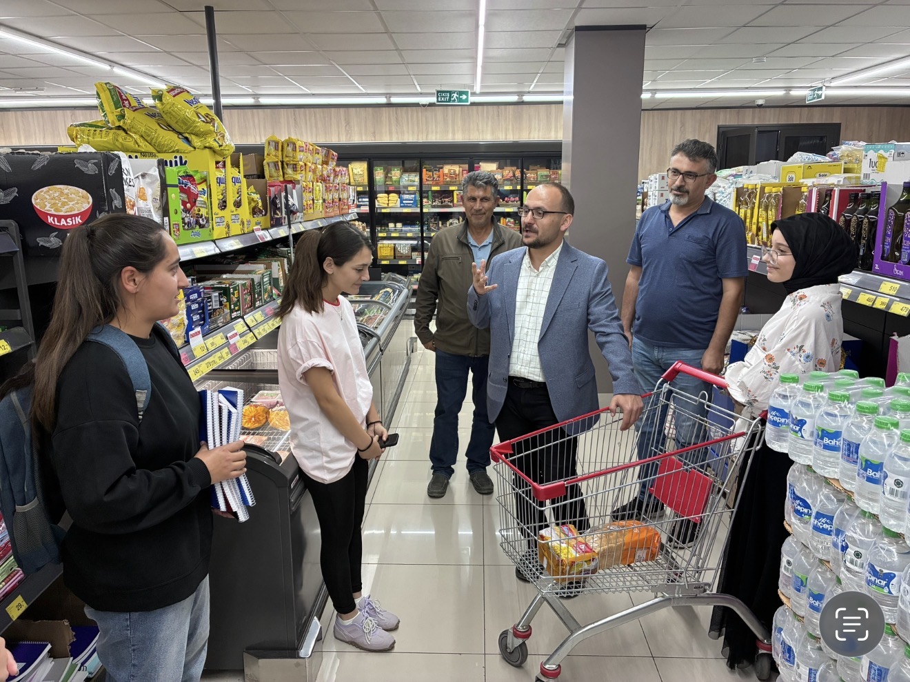 rektorumuz-prof-dr-mustafa-alican-kampuste-ogrencilerle-bir-araya-geldi-9466