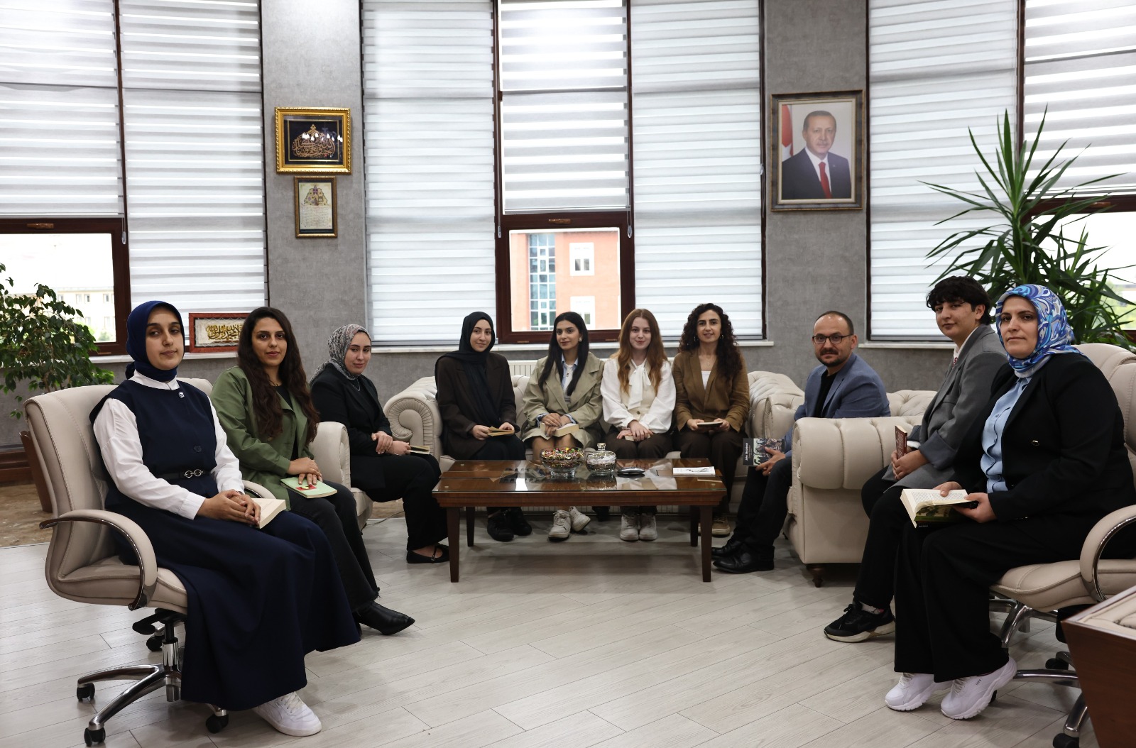 asosyal-medya-toplulugundan-rektorumuze-ziyaret-9499