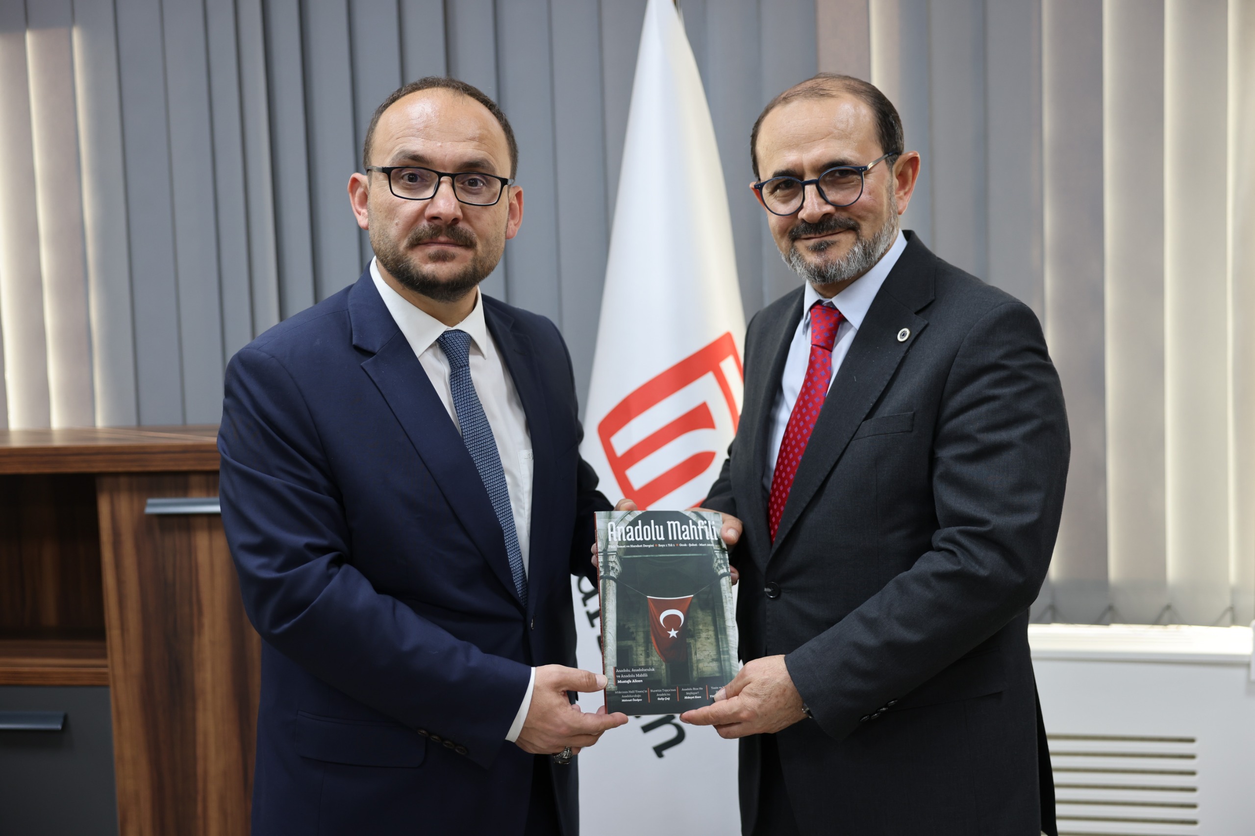 rektorumuz-yildiz-teknik-universitesi-rektoru-prof-dr-eyup-debiki-makaminda-agirladi-9581