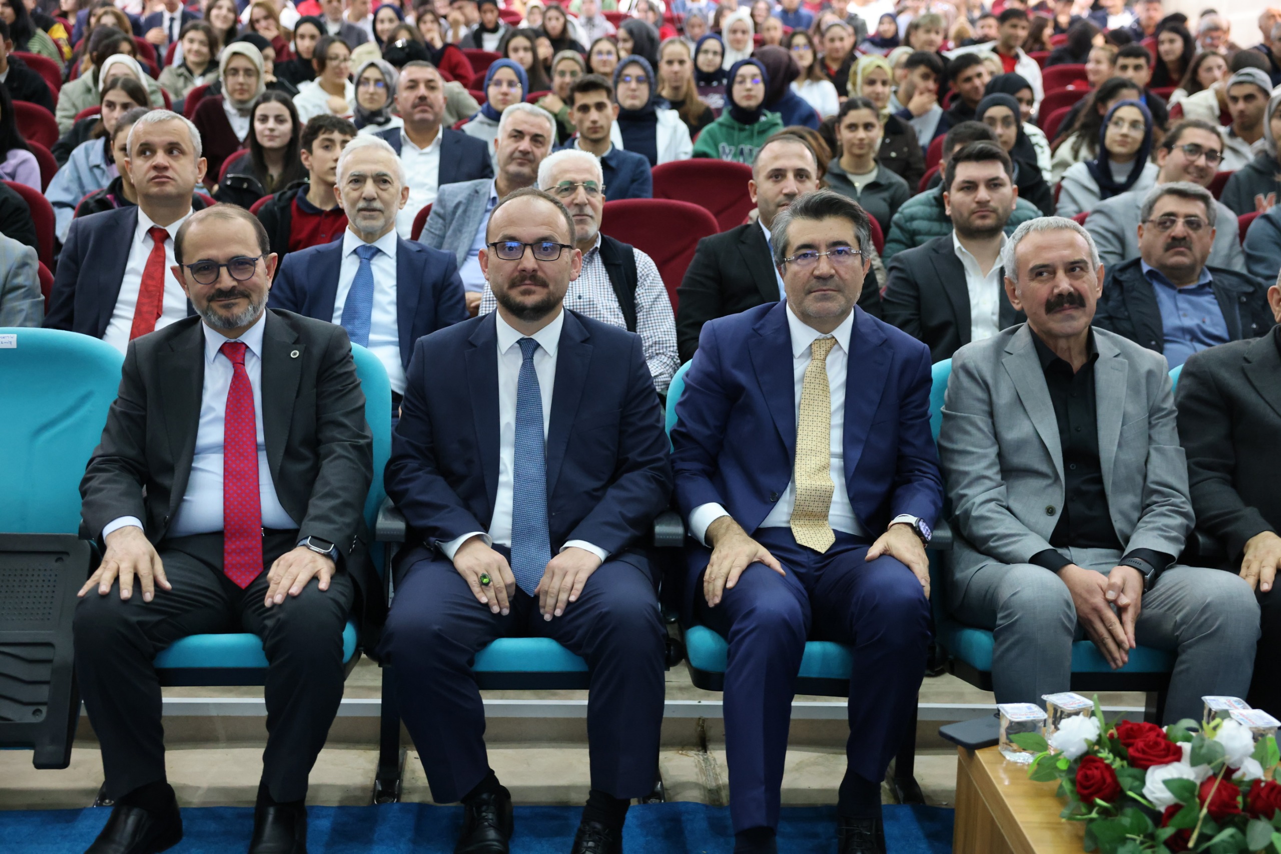 rektorumuz-kiymetli-tecrubeler-programinin-kapanisina-katildi-9582