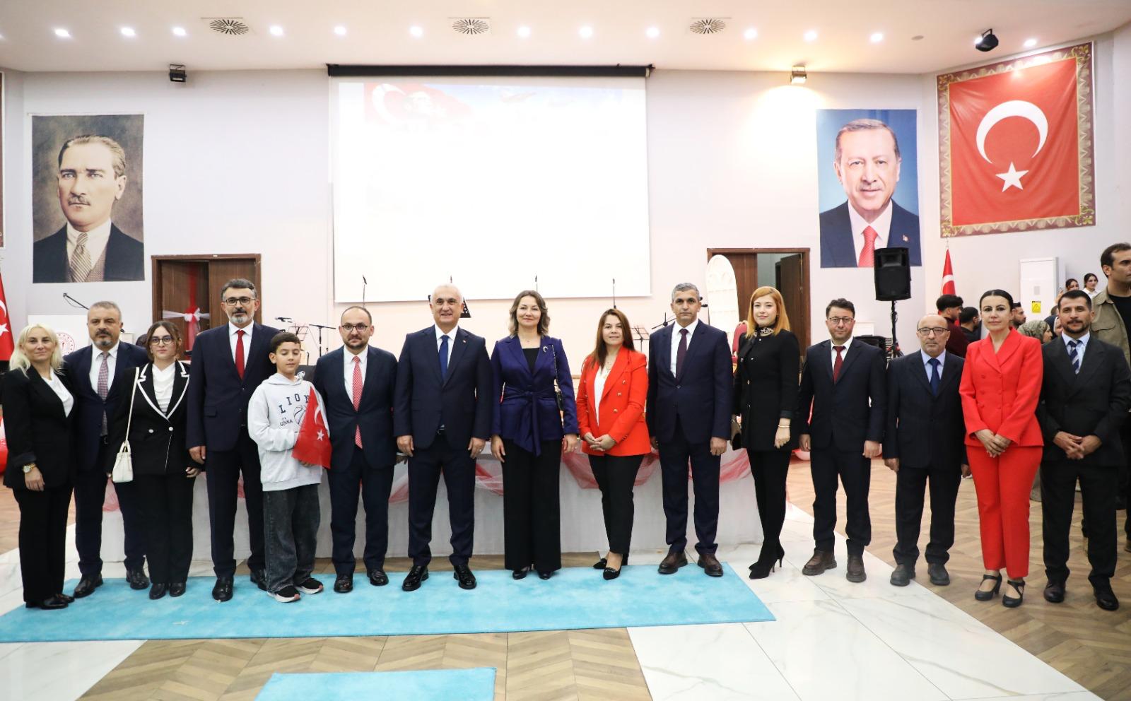 rektorumuz-prof-dr-mustafa-alican-29-ekim-cumhuriyet-bayrami-resepsiyonuna-katildi-9620
